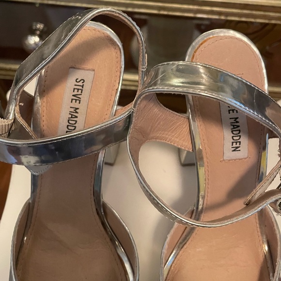 Steve Madden stack platform heel silver strap open toe. - Picture 5 of 8